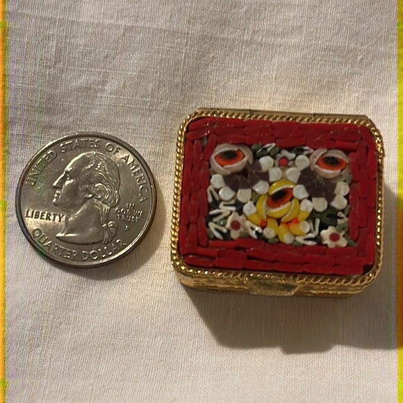 Micro-mosaic rectangular little pill box - Picture 2 of 11